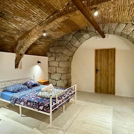 Loft De Charme En Centre Ville Sartène Екстериор снимка